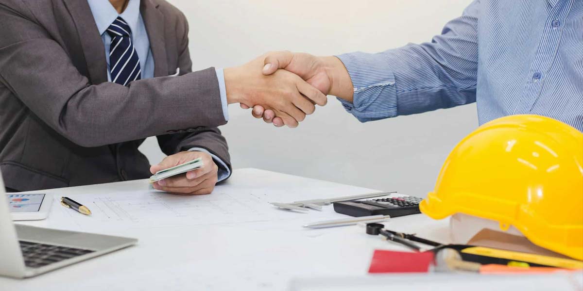 انواع قراردادهای پیمانکاری و ویژگی‌های آن‌ها